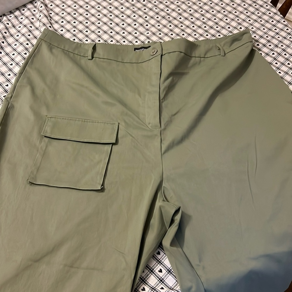 Green pretty little thing pants with two pockets, size 22(plus)